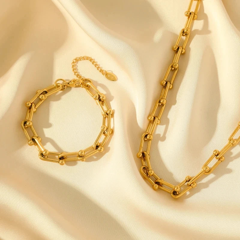 Ultimat elegans: Guld länkset med tidlöst halsband och armband, ett måste bland damsmycken.