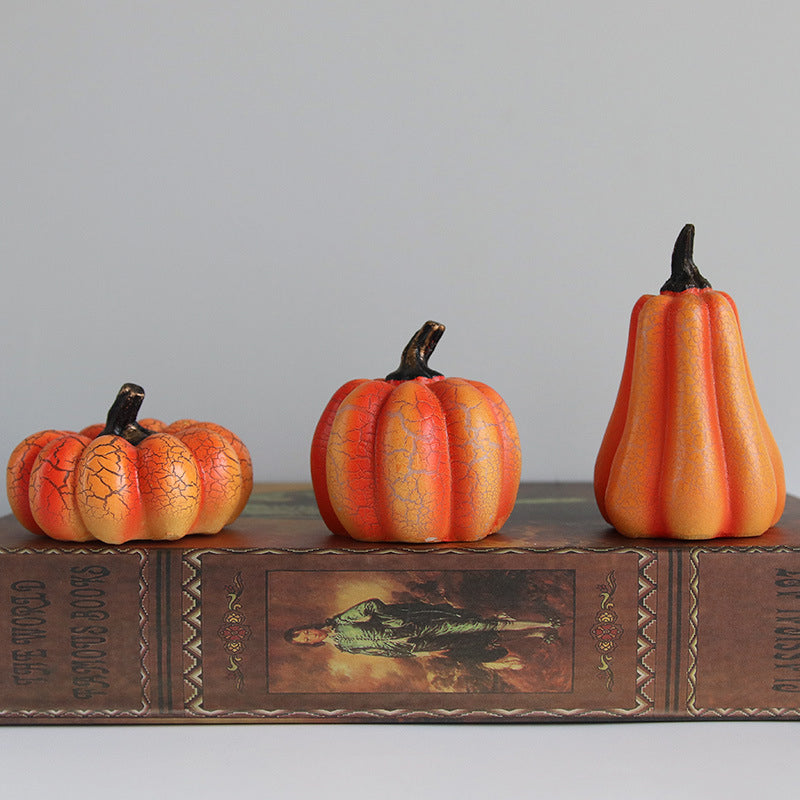 "Elegant Halloween Pumpalykta i resin, batteridriven, med klassiska element för unik spöklik hemmadekor."