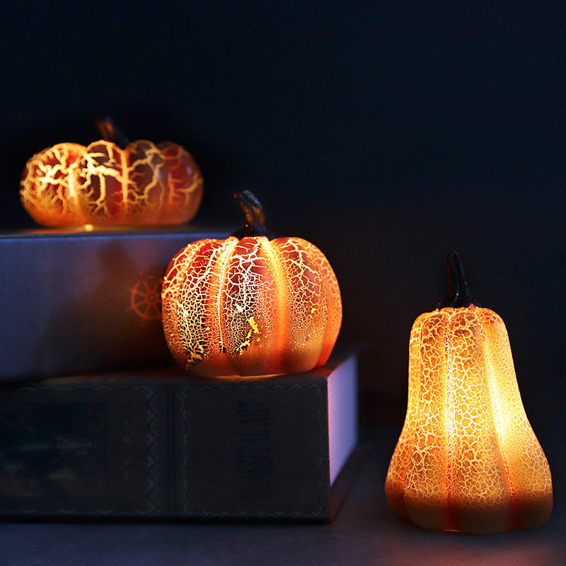 "Elegant Halloween Pumpalykta i resin, batteridriven, med klassiska element för unik spöklik hemmadekor."