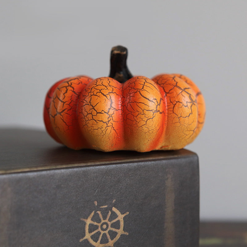 "Elegant Halloween Pumpalykta i resin, batteridriven, med klassiska element för unik spöklik hemmadekor."
