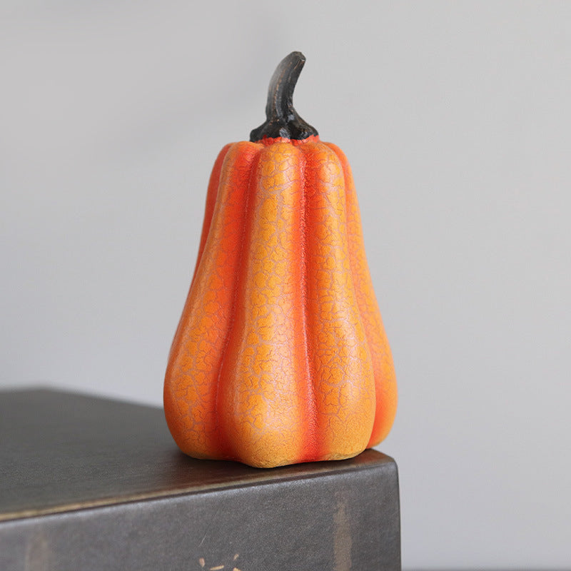 "Elegant Halloween Pumpalykta i resin, batteridriven, med klassiska element för unik spöklik hemmadekor."