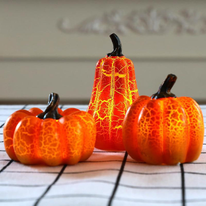 "Elegant Halloween Pumpalykta i resin, batteridriven, med klassiska element för unik spöklik hemmadekor."