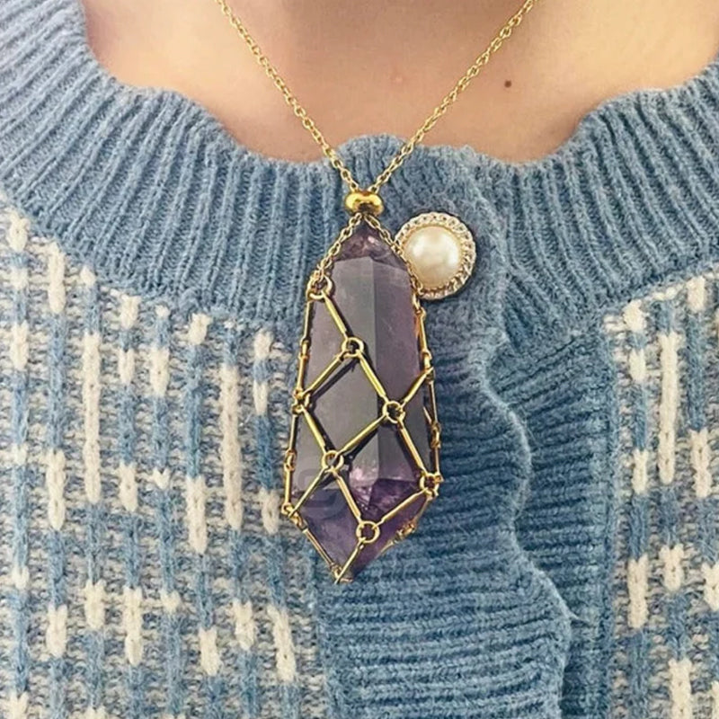 "Elegant halsband med utbytbara färgkristaller, metallkedja i silver/guld för helande och stil, mångfald i design."