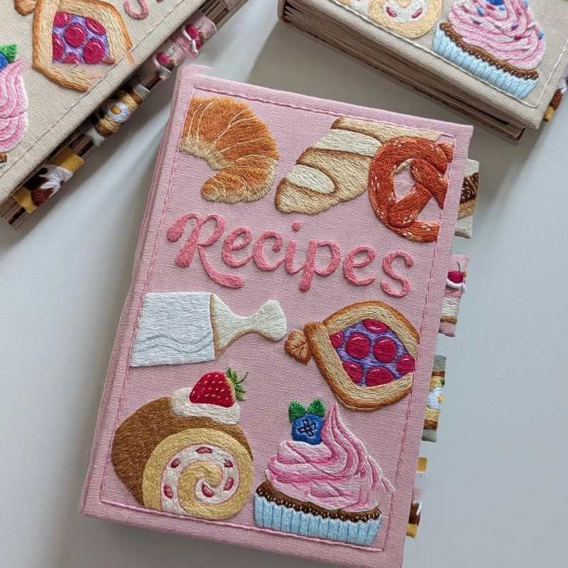 Elegant handgjord receptjournal för kulinariska minnen. Perfekt anteckningsbok och kokbok för matlagningsrecept.