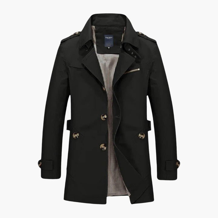 Detaljbild elegant herrkappa i trenchcoat-stil. Högkvalitativt ytterplagg med klassiskt snitt för stilmedvetna.