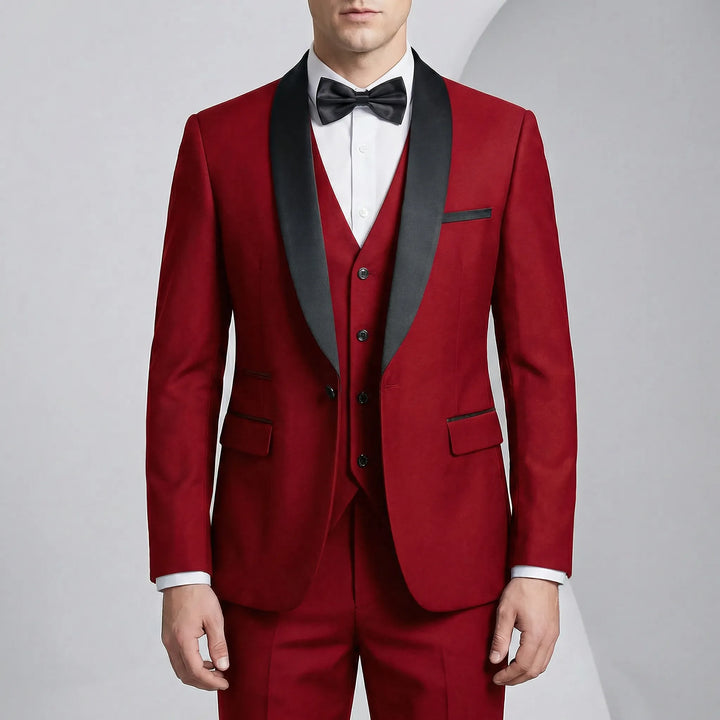 Man bär en tredelad slim-fit kostym, perfekt för bröllop, fester och andra formella evenemang.