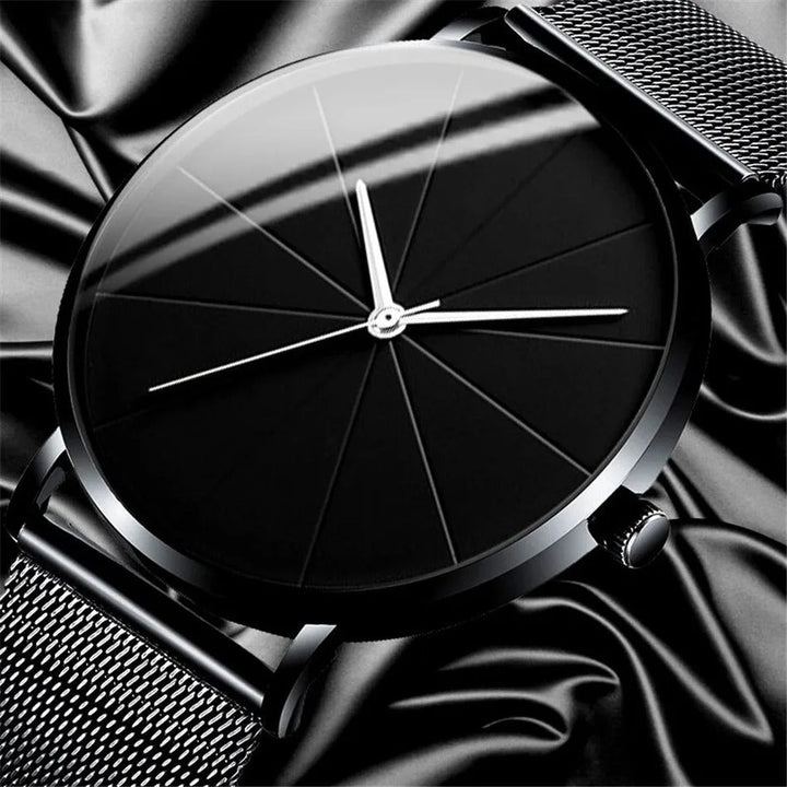 Elegant armbandsur Titan Elegans, visar klockans profil. Tillverkad i rostfritt stål.