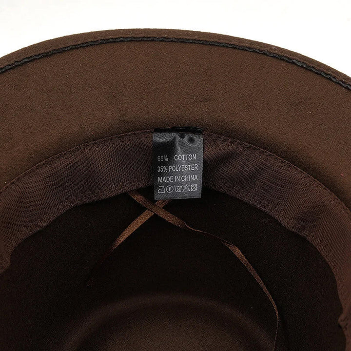 "Elegant herrläderhatt med justerbart spänne i stilren design, perfekt för den modeintresserade mannen"