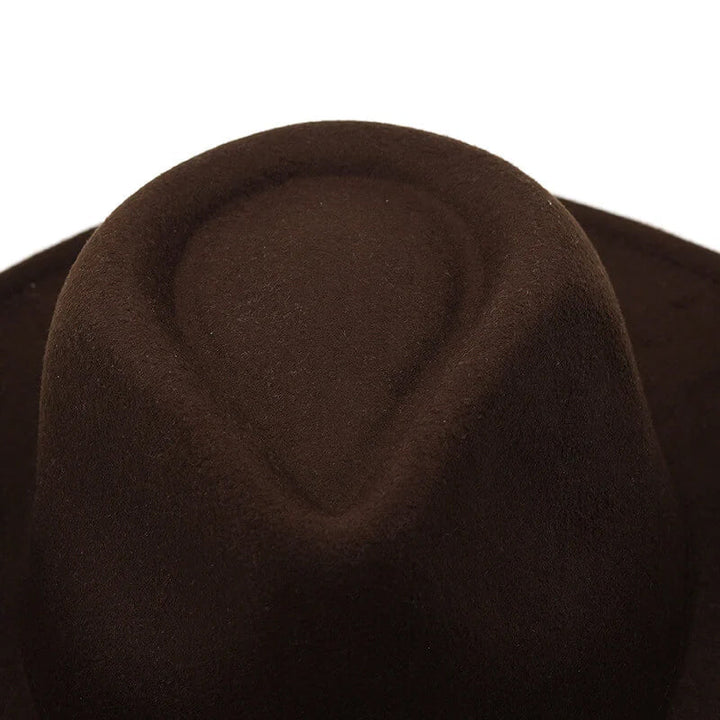 "Elegant herrläderhatt med justerbart spänne i stilren design, perfekt för den modeintresserade mannen"