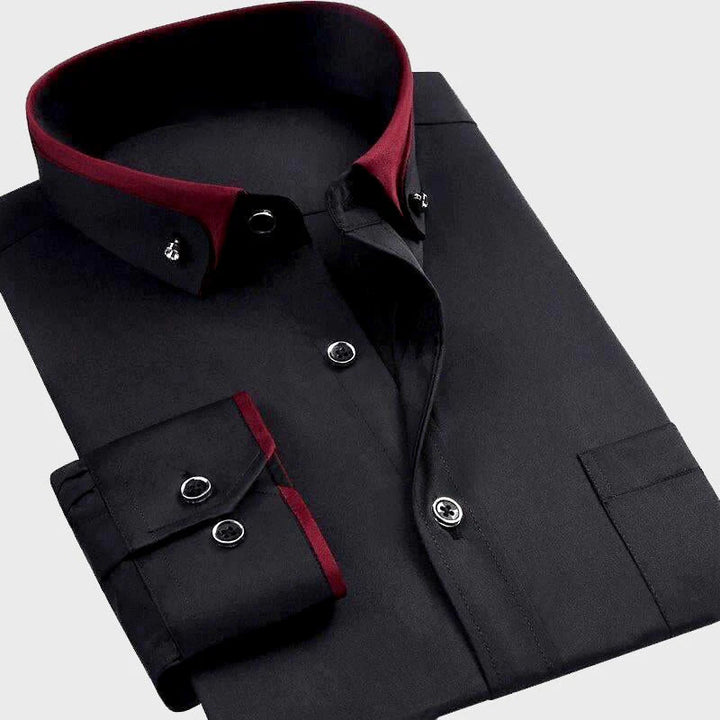 Elegant herrskjorta med stilren kontrastkrage och diskreta knappar, perfekt för business och formella tillfällen.