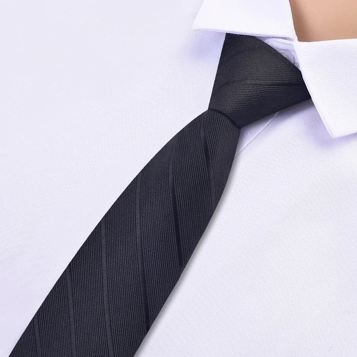 Elegant herrslips med dragkedja, diskret design, förbättrad funktionalitet, för formella kläder och stiliga tillställningar.