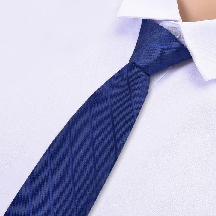 Elegant herrslips med dragkedja, diskret design, förbättrad funktionalitet, för formella kläder och stiliga tillställningar.