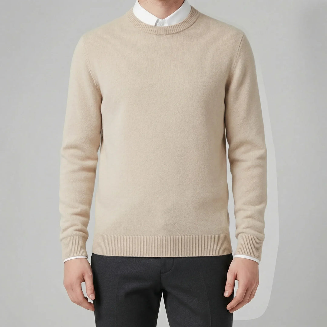 Välsittande rundhalsad herrtröja. Elegant, mjukt stickad och bekväm för moderna herrkläder och vardagsmode.