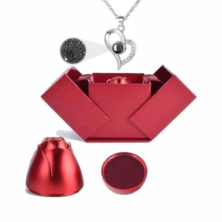 "Elegant hjärthalsband för kvinnor med glänsande Cubic Zirconia och projiceringslins, perfekt för romantiska gester."