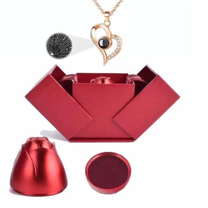 "Elegant hjärthalsband för kvinnor med glänsande Cubic Zirconia och projiceringslins, perfekt för romantiska gester."