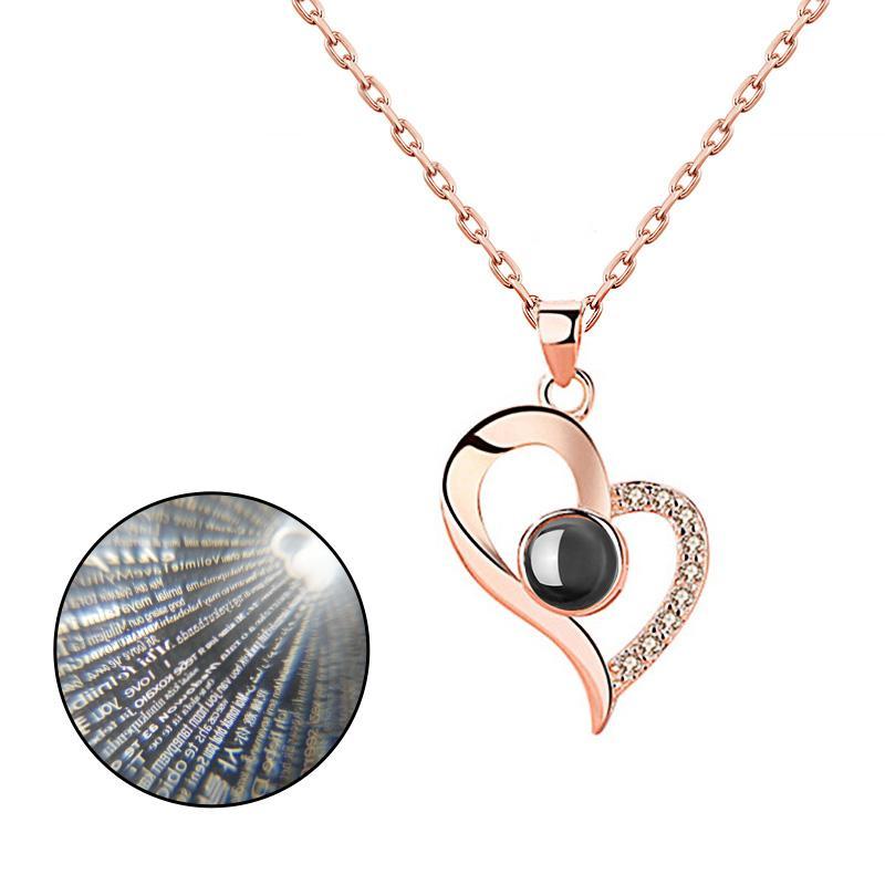 "Elegant hjärthalsband för kvinnor med glänsande Cubic Zirconia och projiceringslins, perfekt för romantiska gester."