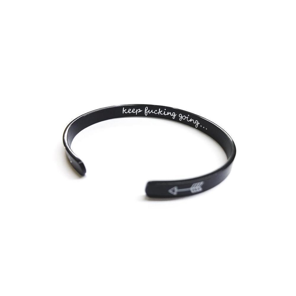 "Elegant Hope manschettarmband för kvinnor, justerbart och gravyr, inspirerande design i rostfritt stål."