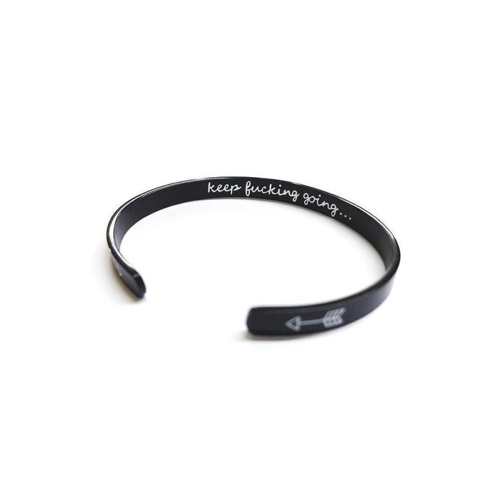 "Elegant Hope manschettarmband för kvinnor, justerbart och gravyr, inspirerande design i rostfritt stål."
