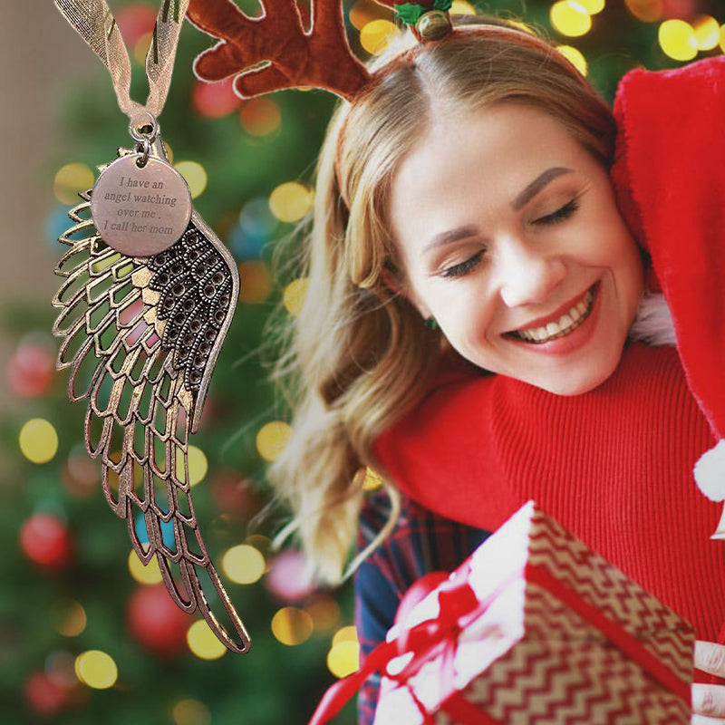 "Elegant juldekoration i brons med änglavingar, perfekt för att hylla familjens kärlek och prydnad i hemmet."