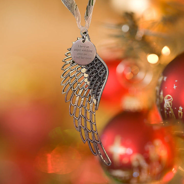 "Elegant juldekoration i brons med änglavingar, perfekt för att hylla familjens kärlek och prydnad i hemmet."