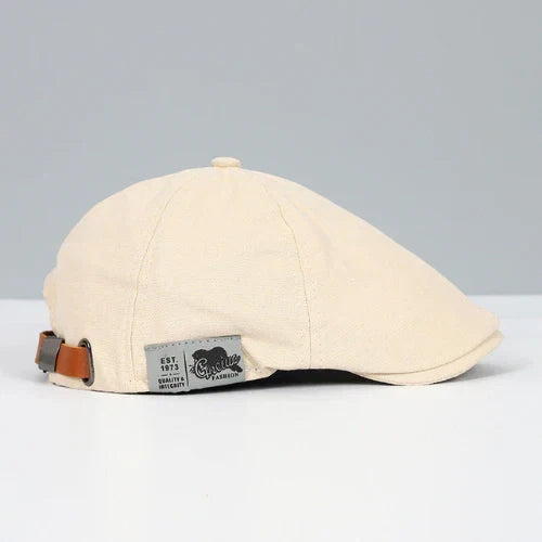 Bekväm justerbar basker för män, en mångsidig huvudbonad som passar elegant herrmode.