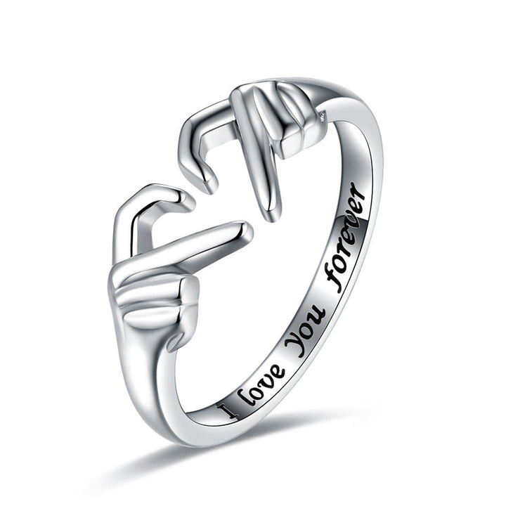 Elegant justerbar ring för kvinnor i guld med tidlös design, reflekterar elegans och är perfekt för speciella stunder.