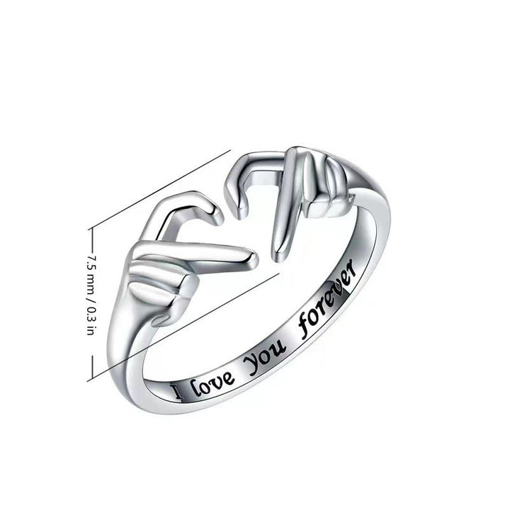 Elegant justerbar ring för kvinnor i guld med tidlös design, reflekterar elegans och är perfekt för speciella stunder.