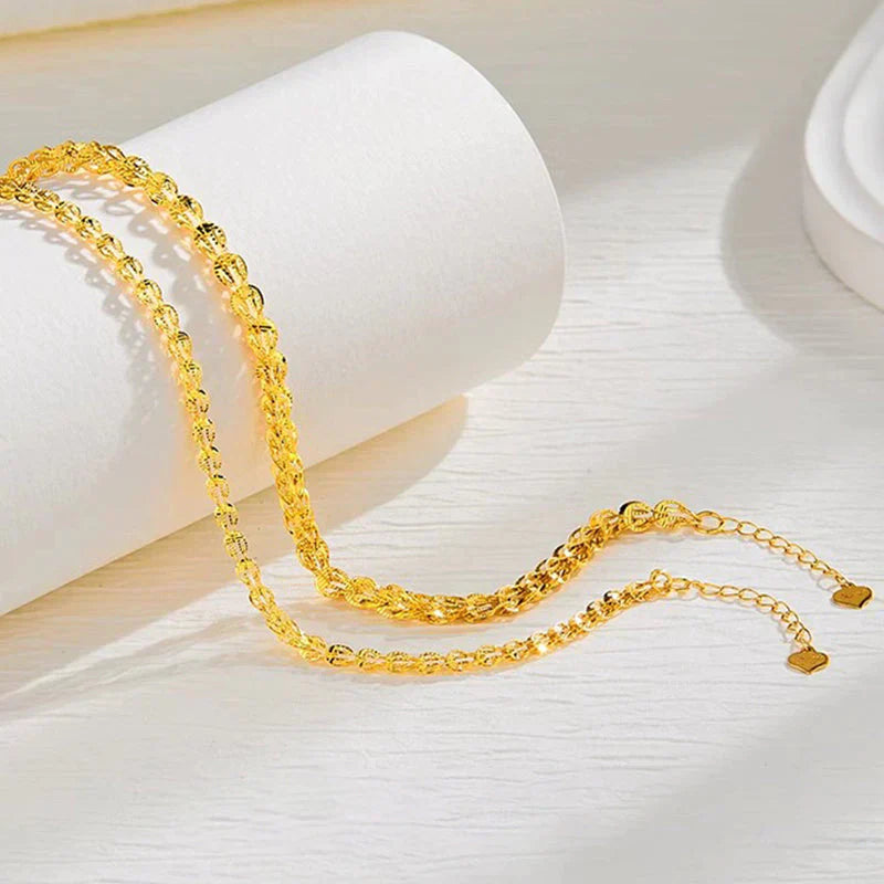 "Elegant justerbart Phoenix armband i guld/silver med unikt fjädermotiv, perfekt kvinnligt smycke för alla tillfällen."
