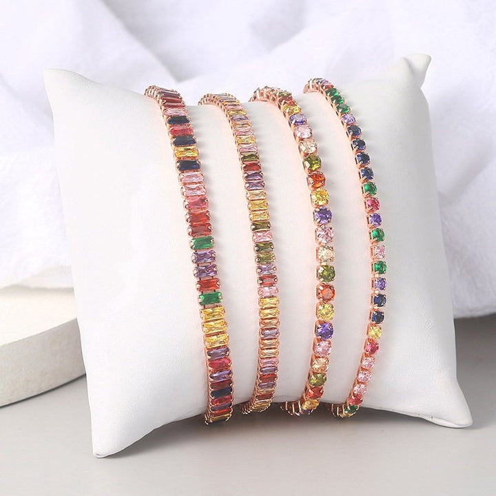 "Elegant justerbart zirkonarmband i rosguld/silver med glidspänne, flerfärgade zirkoner och boxkedja."