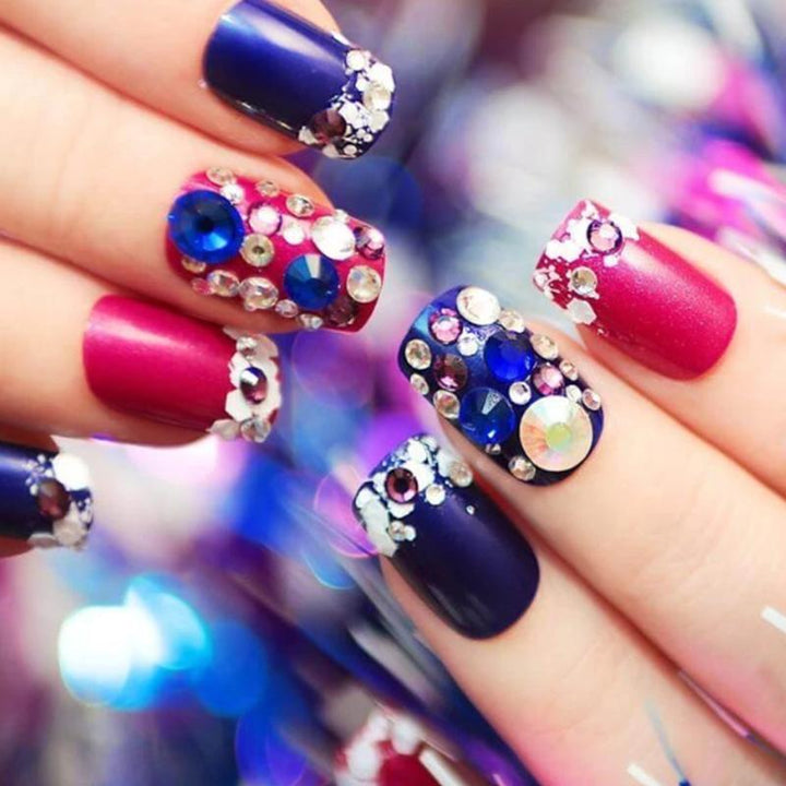 "Elegant kristallapplikatorverktyg dekorerat med kristaller, perfekt för nageldekoration och kreativa ytor, maxad precision."