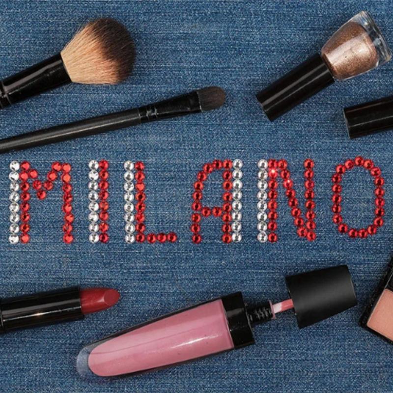 "Elegant kristallapplikatorverktyg dekorerat med kristaller, perfekt för nageldekoration och kreativa ytor, maxad precision."