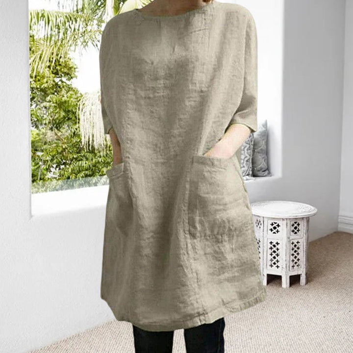 "Elegant kvinnoklänning i bomull-linne, rund hals, knälång, vårig design, drop shoulder ärmar, bekväm passform."