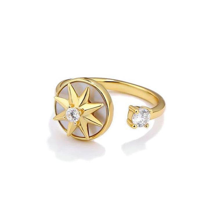 "Elegant kvinnoring i guld med åttauddig stjärndesign, justerbar för perfekt passform och stilfull chic look."