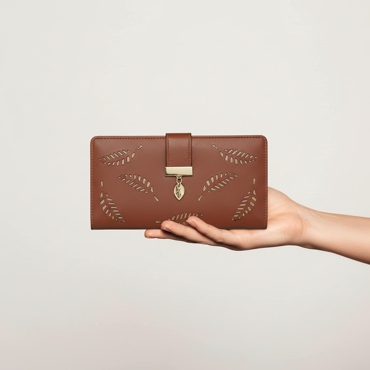 Kompakt damplånbok i läder. Elegant design, perfekt accessoar för kort och sedlar.