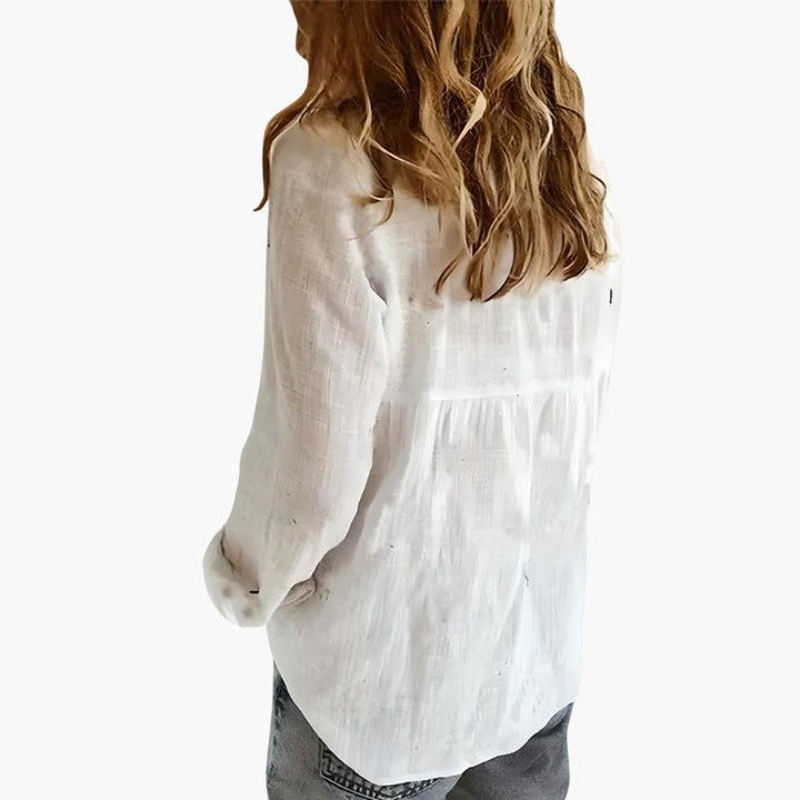 Färgglad långärmad damtopp, idealisk för våren. Elegant och luftig blus för både vardagslook och fest under varmare dagar.