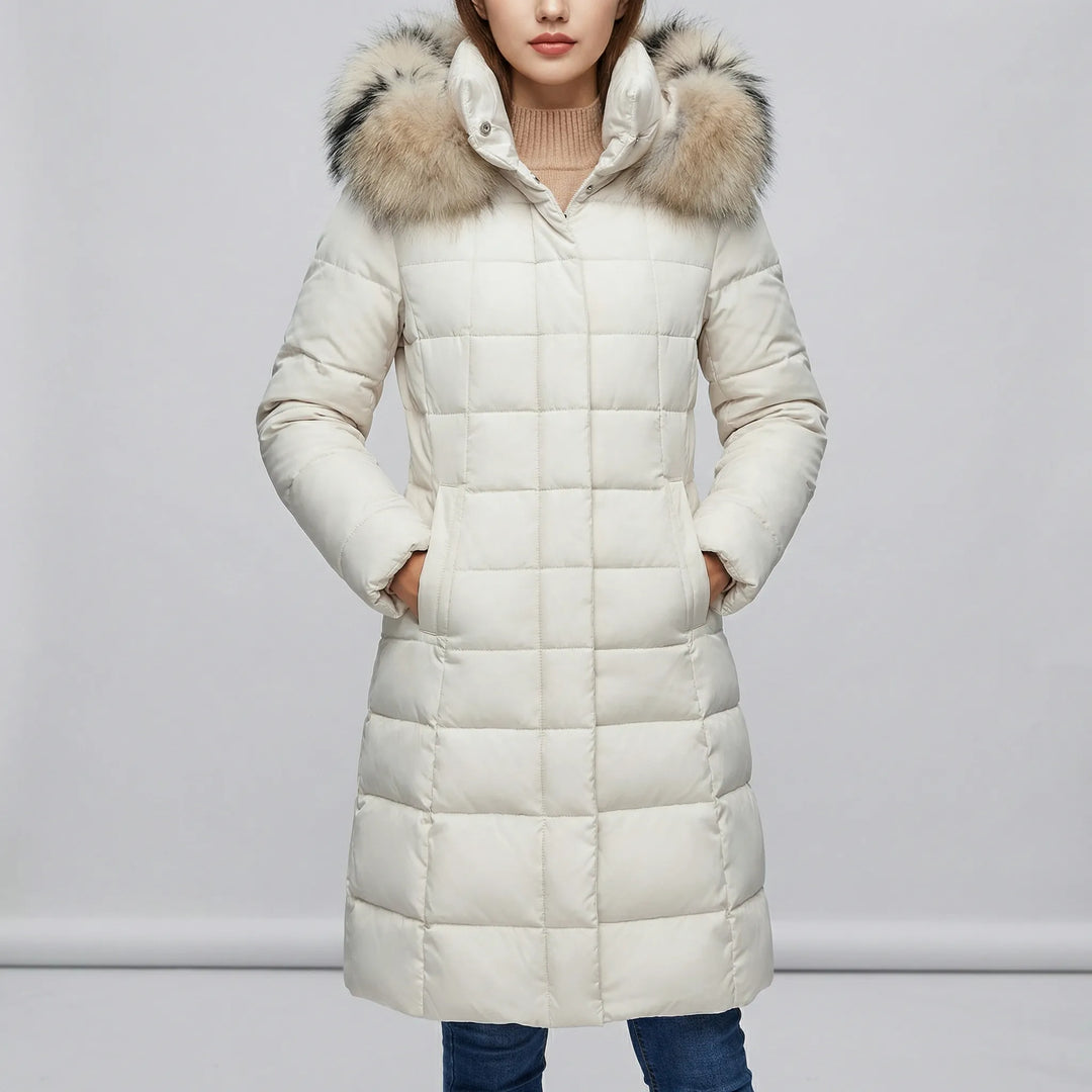 Varm och skyddande dam pufferkappa 'Natalie' med huva. Lång vadderad design för maximal värme i vinter.