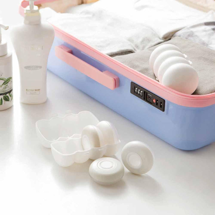"Elegant läckagesäker reseförpackning, kompakt design, perfekt för handbagage, fyra färger, tillbehör resor."