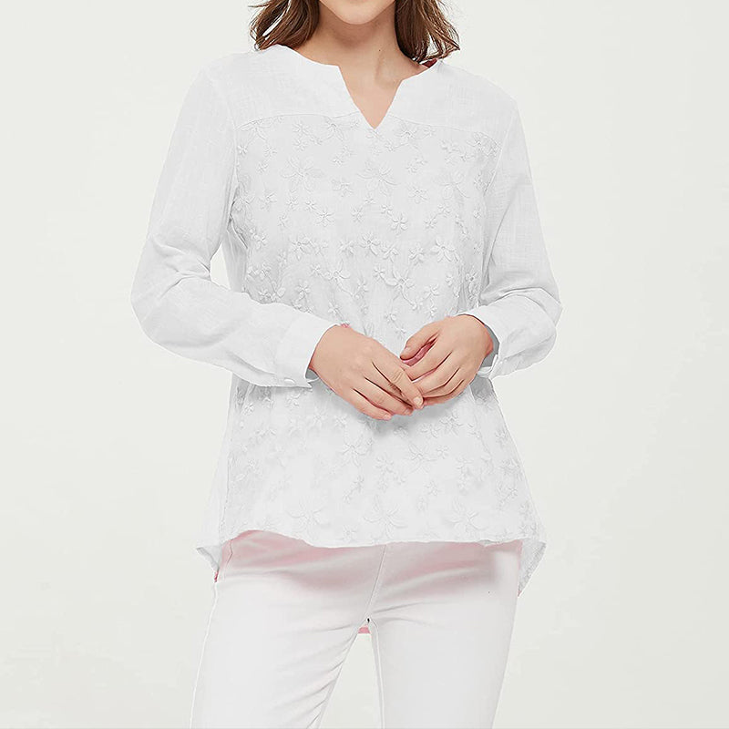 Elegant långärmad damtop i spetsbroderad bomull, vit, mjuk textur, feminin och sofistikerad design för alla tillfällen.
