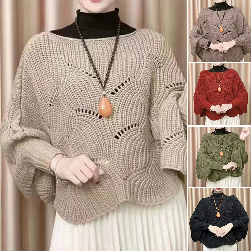 "Elegant långstickad damponcho med fladdermusärmar, ger stil och värme, i mjuk grå ton."