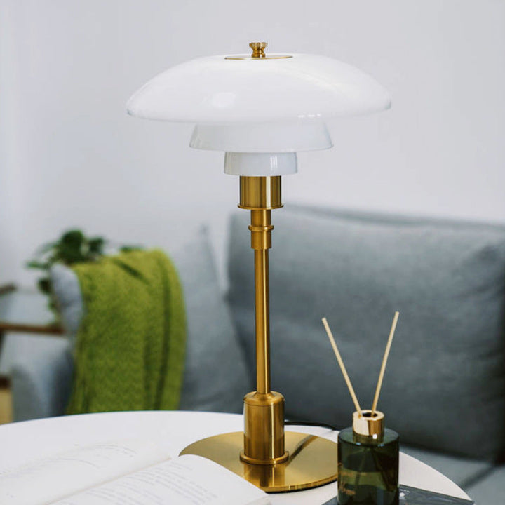 Vardagsrumslampa LED med minimalistisk form. Passar som accentbelysning eller läslampa.
