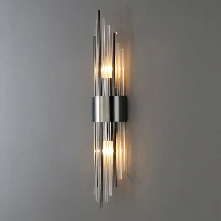 Svart LED-vägglampa med kristall, stämningsbelysning för sovrum. Modern och lyxig känsla.
