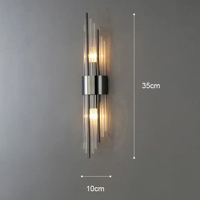 Lyxig guld LED-vägglampa för vardagsrum. Modern designlampa som förhöjer inredningen.