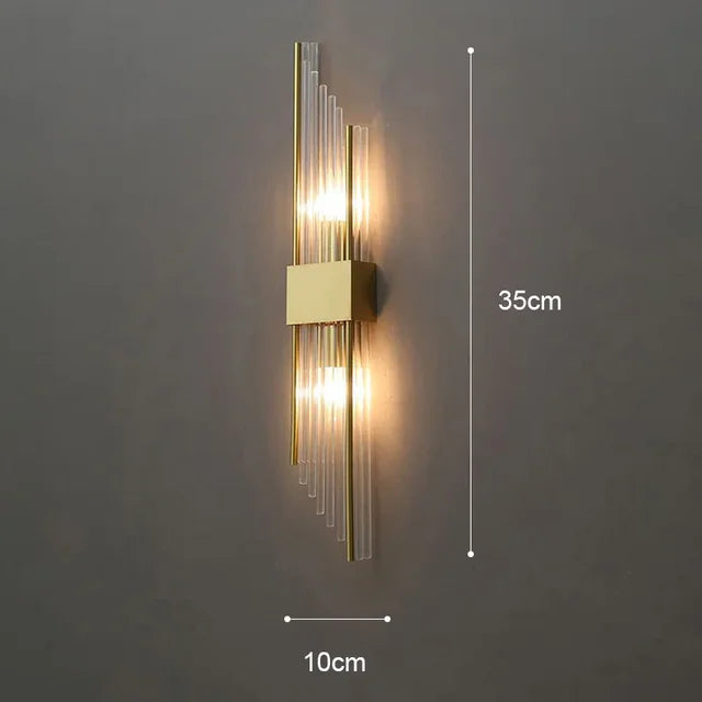 Inomhus svart LED-vägglampa, elegant med kristall. Ger accentbelysning i sovrummet.