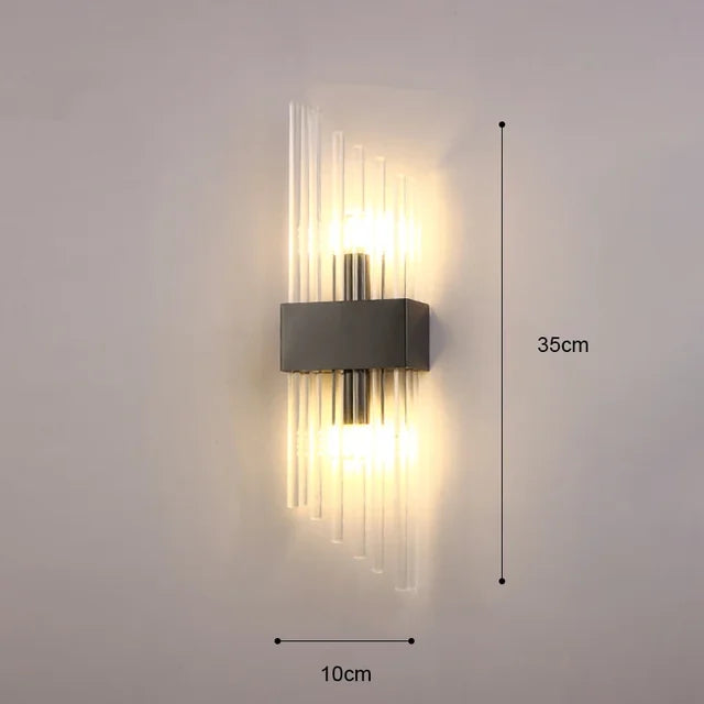 Inomhus LED-vägglampa, svart metall med eleganta kristalldetaljer. Stämningsbelysning.