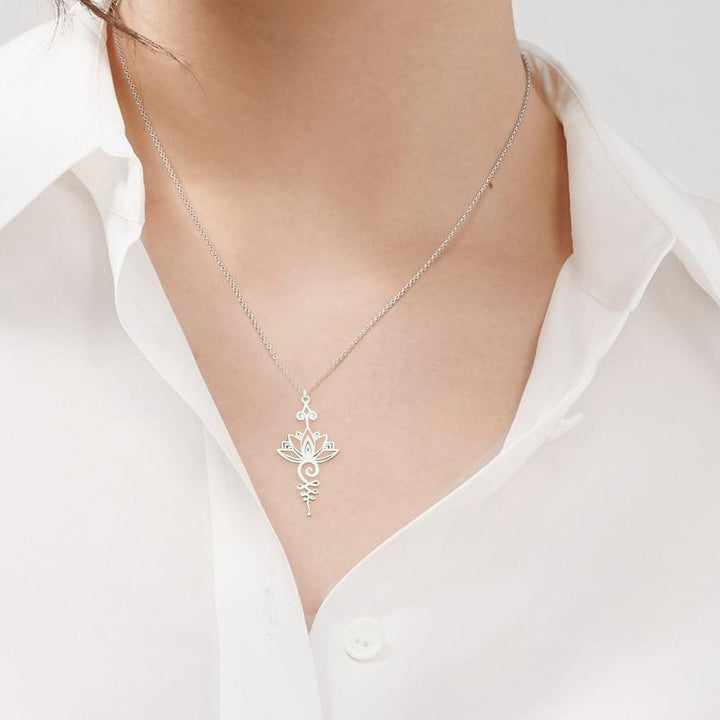 "Elegant lotusblomma halsband för kvinnor, hängande design i gyllene, silver och roséguld med glänsande finish och detaljrike