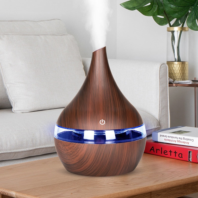 Elegant luftfuktare & doftspridare med LED-ljus, perfekt för hemmet och inredning.