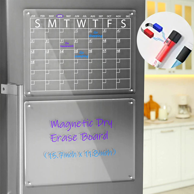 "Elegant magnetisk kylkalender i genomskinlig akryl med tydlig markör, perfekt för planering i modernt kök."