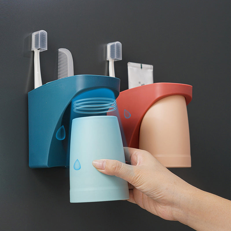 "Elegant magnetisk tandborsthållare med munvattenkopp i kompakt design, dammtät och vattentät för moderna badrum."