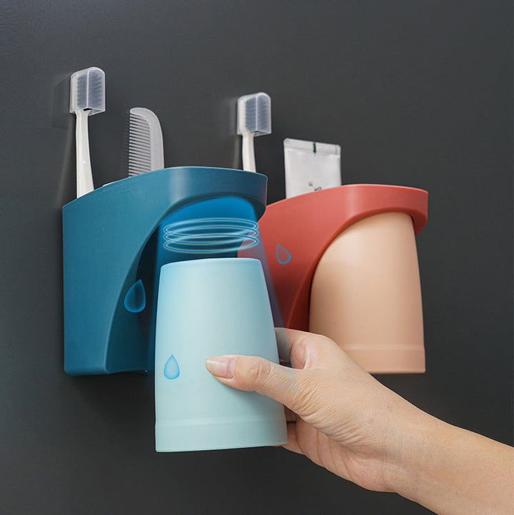 "Elegant magnetisk tandborsthållare med munvattenkopp i kompakt design, dammtät och vattentät för moderna badrum."