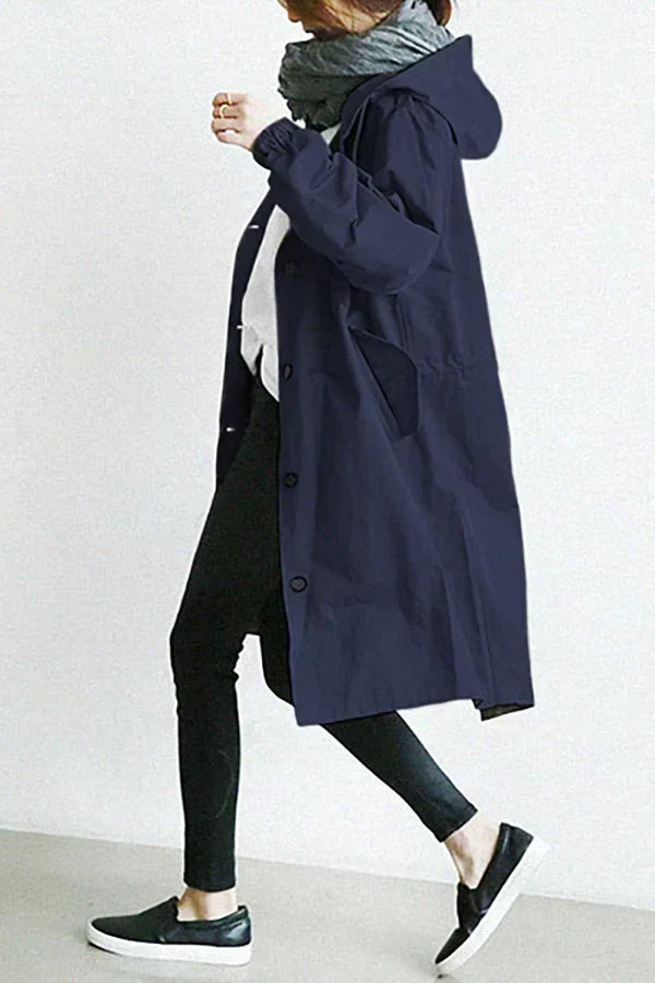 Maris vattentät halvlång trenchcoat, perfekt vårjacka. Elegant damkappa som skyddar mot regn & vind.